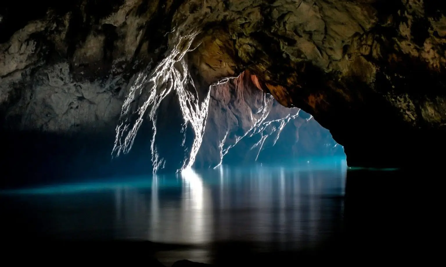 cropped-SEA-CAVE-HYTRA-KYTHERA-ILOVEKYTHERA.jpg